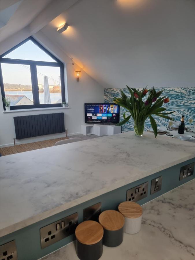 The Bunker-Luxe Central Falmouth Getaway With Stunning Sea Views ภายนอก รูปภาพ